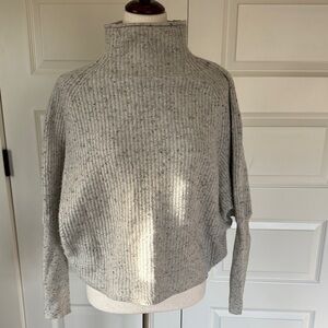 Club Monaco Speckled Light Gray Ribbed Cashmere Turtleneck Sweater